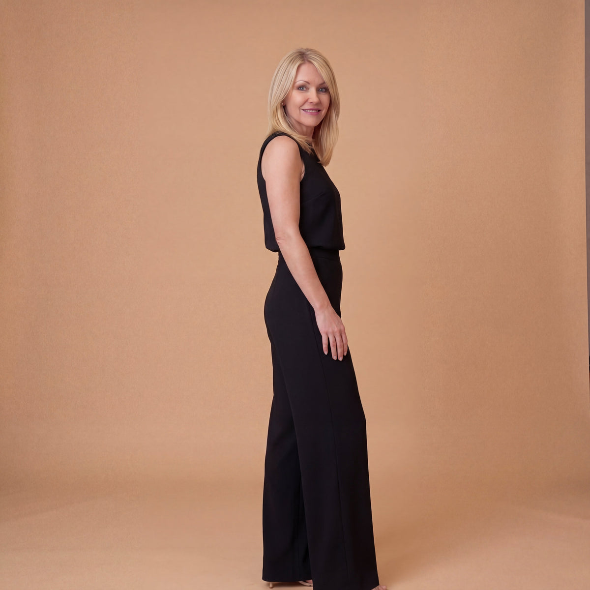 Wide Leg Jumpsuit – Round Neck Mid-Waist Fit for Elegant Styling
